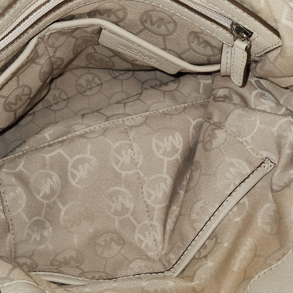 Michael Kors Cream Satchel Bag with Structured Design W Matching Wallet - Picture 4 of 5